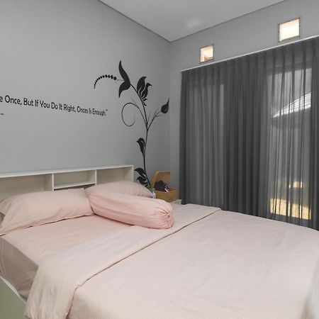 Villa Palm Springs By Reqhome Ciater Hilir エクステリア 写真