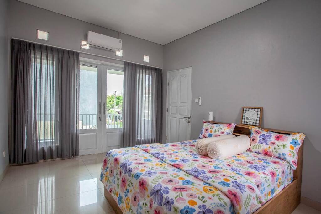 Villa Palm Springs By Reqhome Ciater Hilir エクステリア 写真