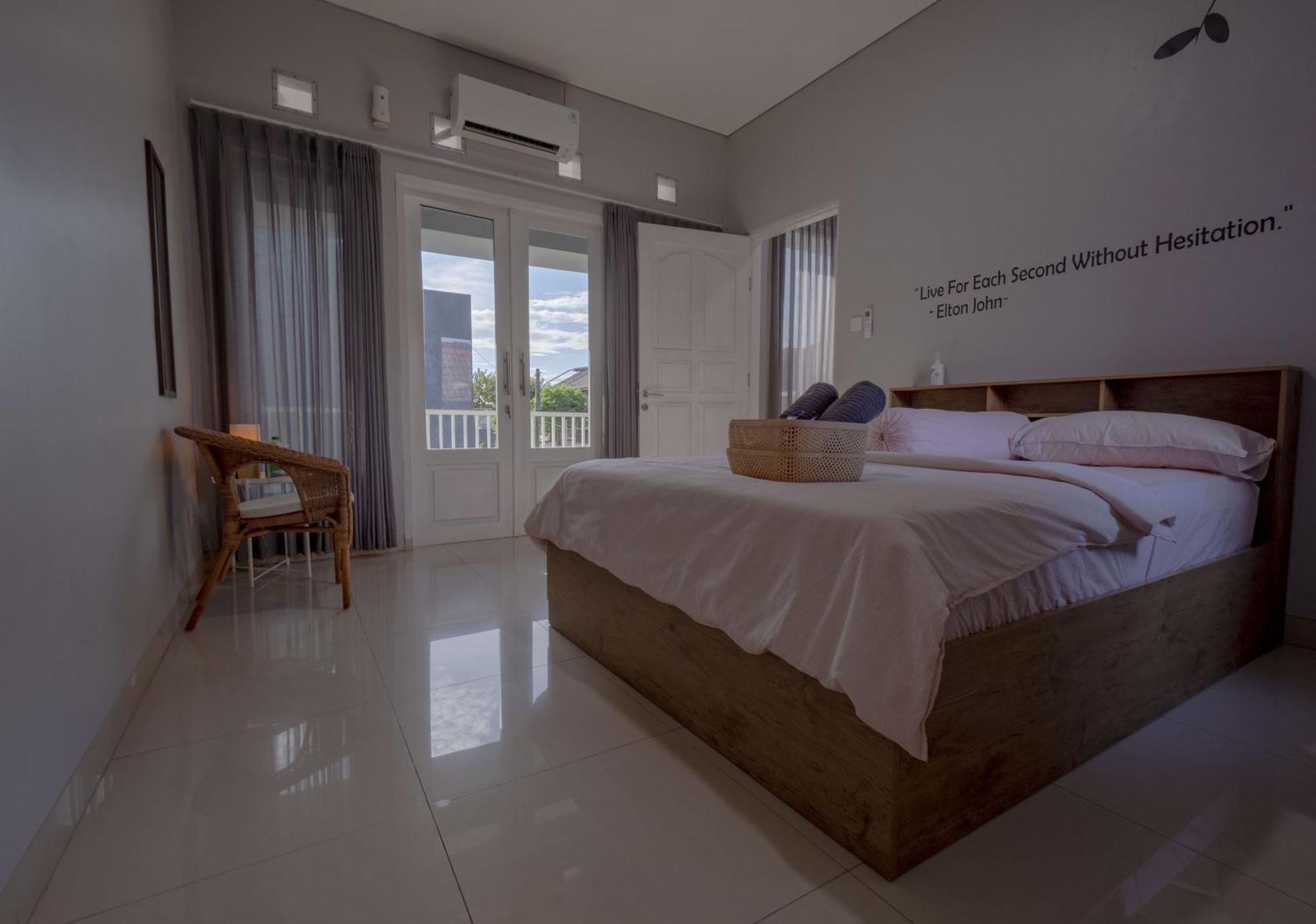 Villa Palm Springs By Reqhome Ciater Hilir エクステリア 写真
